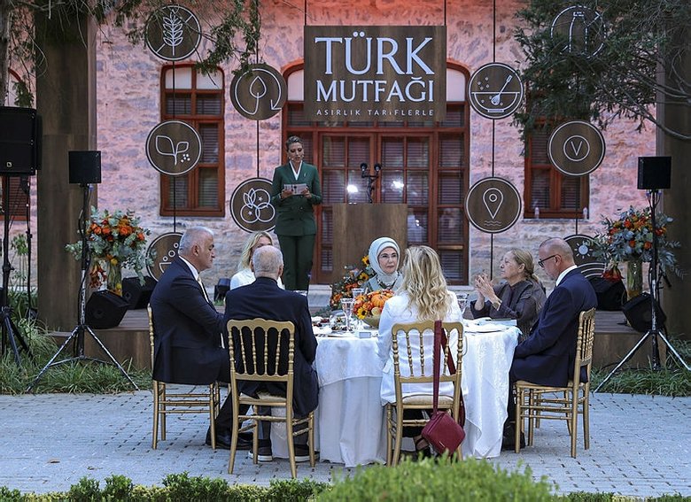 Asırlık Tariflerle Türk Mutfağı kitabı