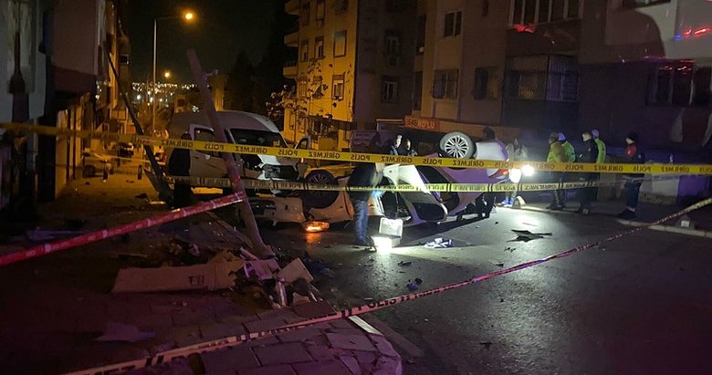 Kamyonet ile otomobil çarpıştı: 2 kişi öldü