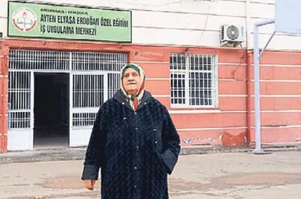 Oğlunun yaptırdığı okulu ziyaret etti