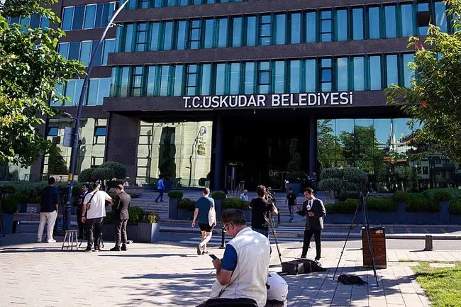 son-dakika-uskudar-belediyesine-operasyon-sinem-dedetas-dahil-4-supheliye-tutuklama-talebi-1785512083770.png