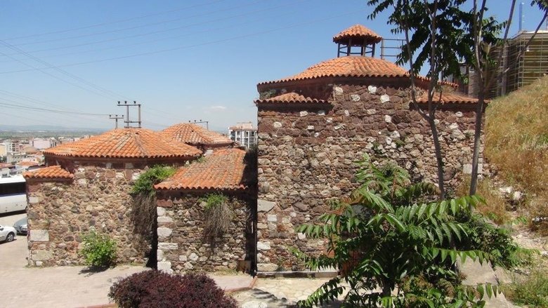 manisada-tepki-ceken-goruntu-tarihi-hamam-curumeye-terk-edildi-1780043708426.jpeg