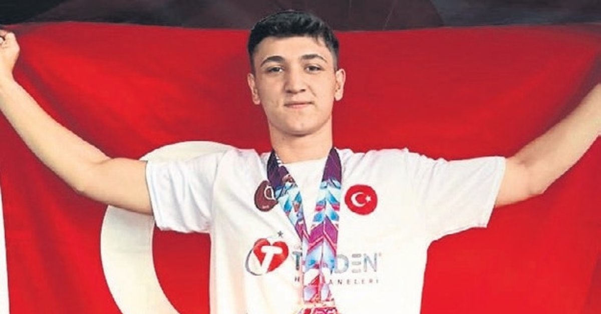 Denizlili Arda kick boksta Dünya 3.’sü oldu