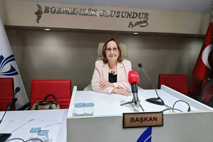 izmirde-baskan-degisse-de-zihniyet-degismiyor-chpli-guzelbahce-belediyesinin-tasinmazlari-satis-listesine-cikt-1788775774946.png