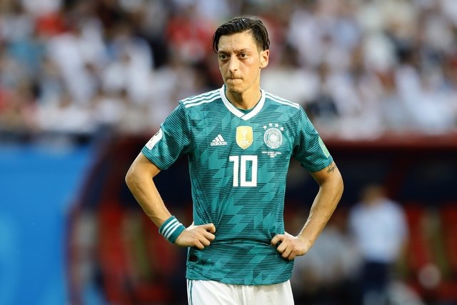 Almanya’dan Mesut Özil’e baskı!