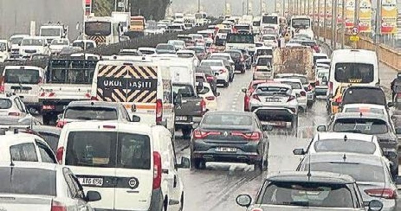 İzmir’de trafik durma noktasında