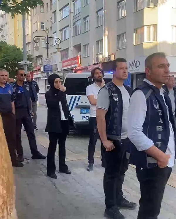 kutahyada-hareketli-anlar-ekipleri-gorunce-kendini-catiya-zincirledi-1782995593480.jpg