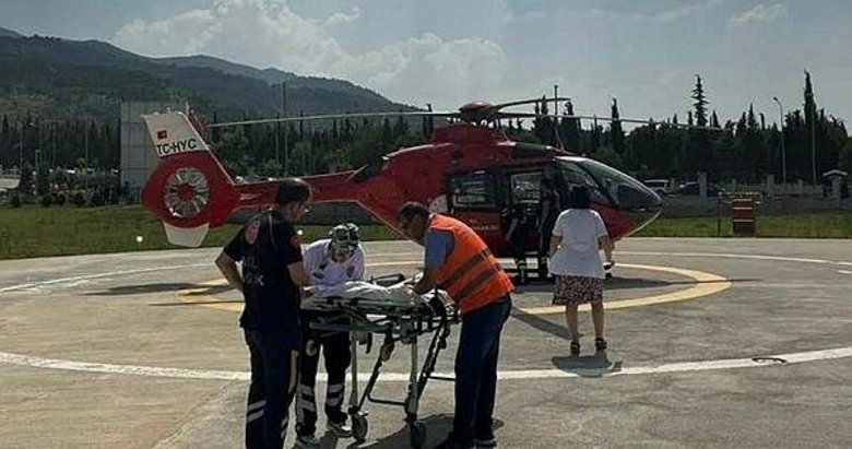 Ambulans helikopter Kuşadası’nda boğulma tehlikesi geçiren çocuk için havalandı