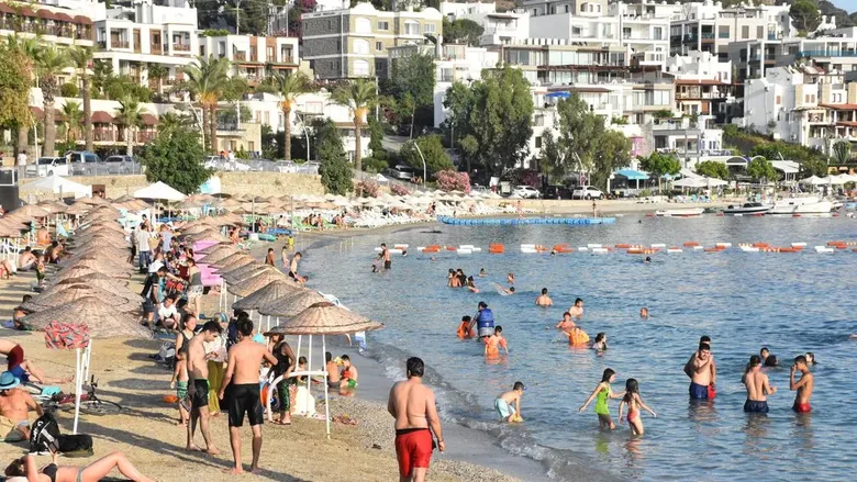 bodruma-95-ayda-993-bin-yabanci-turist-geldi-1792616771950.png