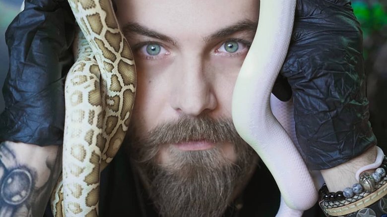 Tuğkan Gönültaş Elraenn: Sosyal medya sevgisizliğin karşılığı gibi!