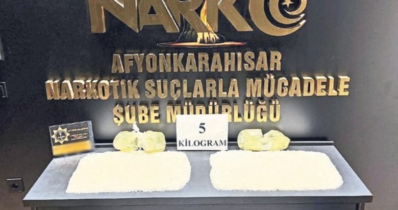 Gübre çuvallarından 5 kilo uyuşturucu çıktı