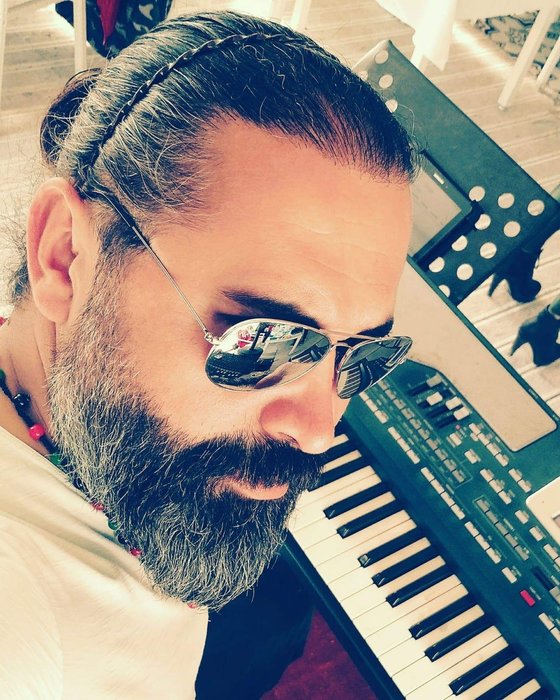 Sanat dünyasının acı günü! Çanakkale’de müzisyen Gökhan Yılmaz aracıyla uçuruma yuvarlandı