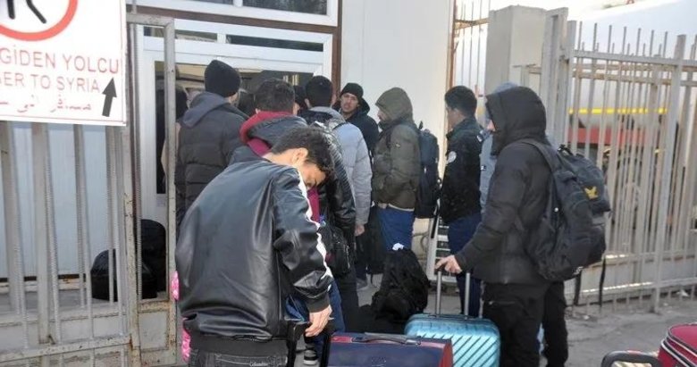 Suriye’ye dönüş için sınır kapılarında uzun kuyruklar oluştu