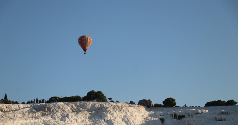 Balonlar beyaz cennetin üzerinde 162 gün sonra yeniden uçmaya başladı