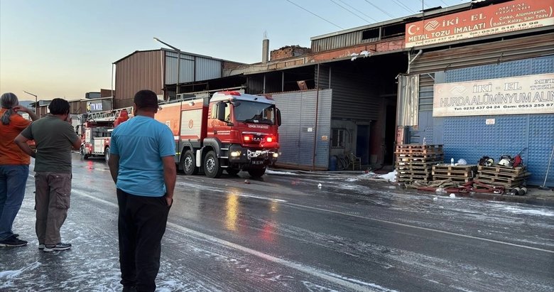 İzmir’de geri dönüşüm tesisinde yangın çıktı