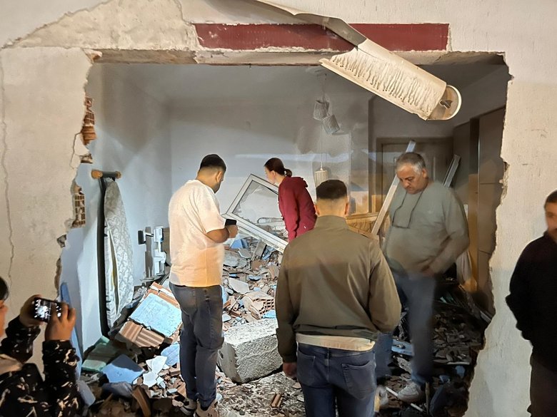 İzmir’de korku dolu anlar: Büyük bir gürültü ile daireye girdi