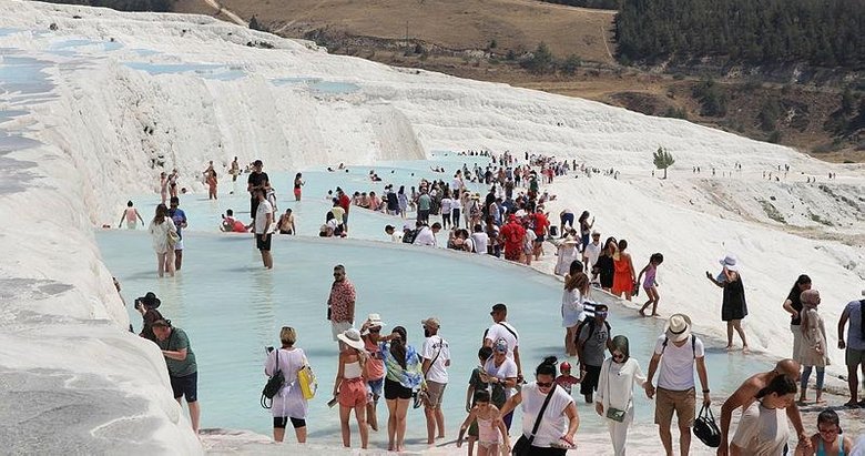 Beyaz cennet Pamukkale’yi bayramda 121 bin kişi ziyaret etti