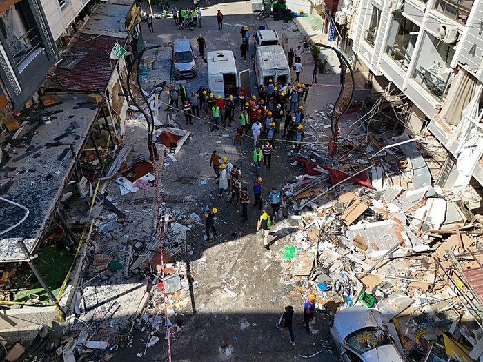 İşte İzmir’deki korkunç patlama anının görüntüleri