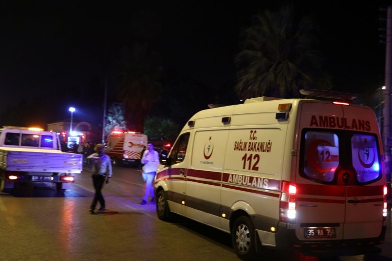 İtfaiye aracı ile hafif ticari araç çarpıÅtı: 9 yaralı