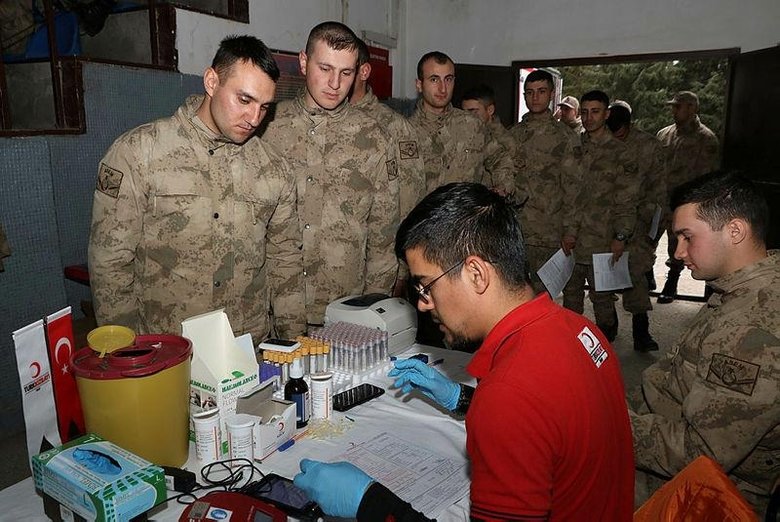Foça’daki jandarma komandolar, kan bağışıyla da Türk milletinin yanında
