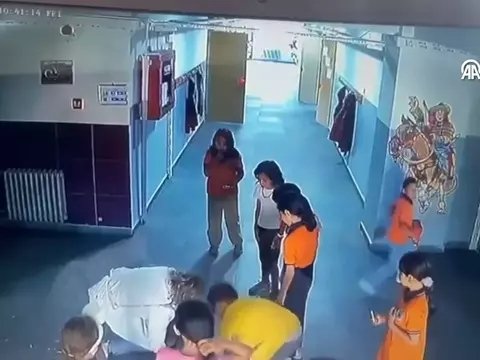 Uşak’ta kraker yerken nefessiz kalan öğrenciyi öğretmeni kurtardı