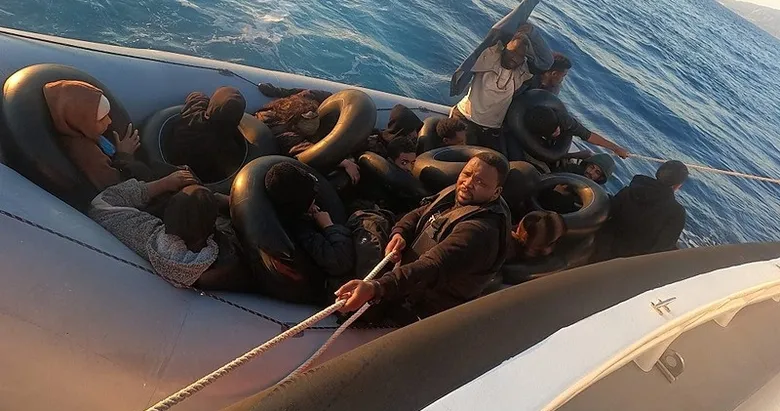 İzmir açıklarında göçmen operasyonu!