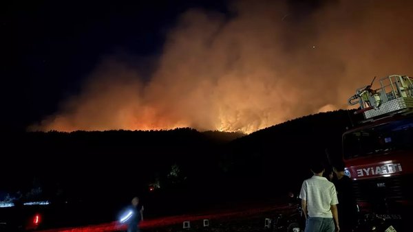 Bilecik’te yangın faciası! Bilecik tarihinin en büyük yangınını yaşıyor: 4 köy boşaltıldı!