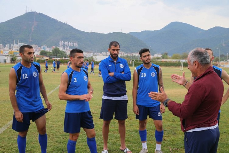 Futbolun birleştirici dili engelleri aşıyor! İzmirspor’a 5 işitme engelli futbolcu