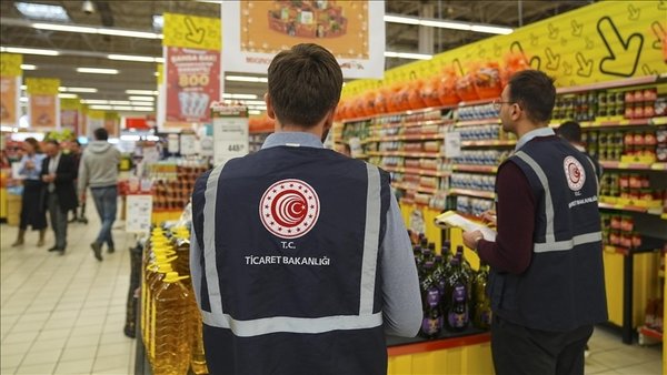 izmirde-marketlere-fahis-fiyat-denetimi-1766866203141.jpeg