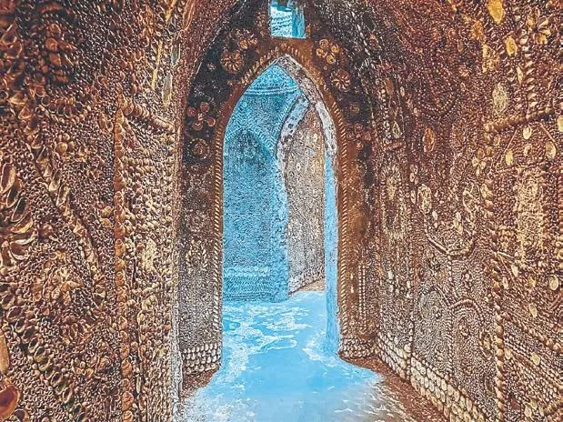 deniz-kabuklariyla-bezeli-gizemli-yer-shell-grotto-1756576431326.jpeg