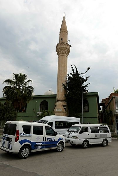 Adana’da emniyet binasının fotoğrafını çeken şüpheli yakalandı.