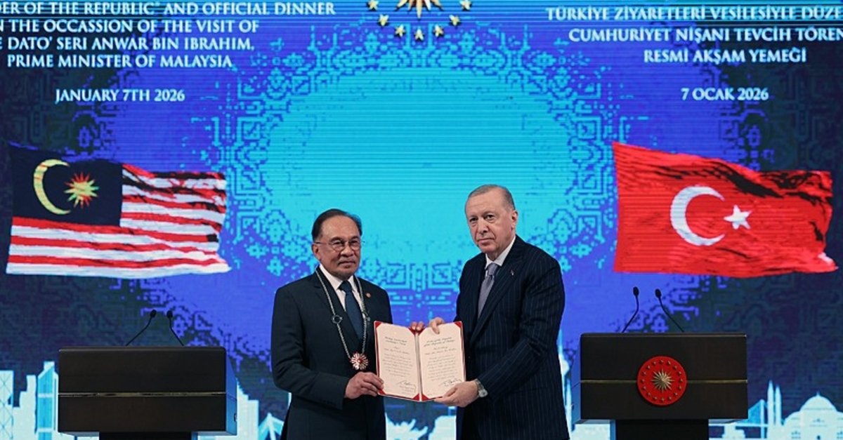 Başkan Erdoğan takdim etti! Malezya Başbakanı Enver'e Cumhuriyet Nişanı