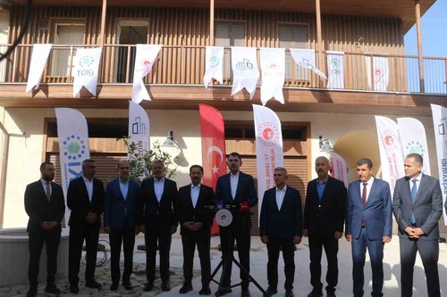 Bakan Kurum: 350 bininci konutu hak sahiplerine teslim edeceğiz