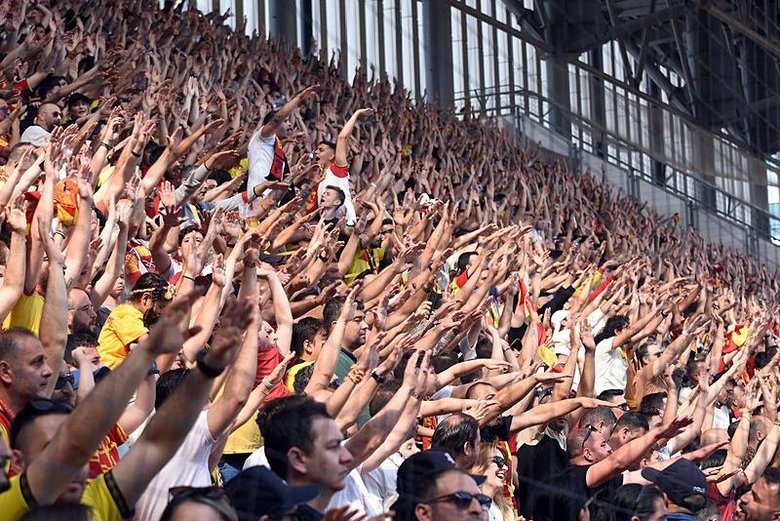 Göztepe taraftarı kombineleri 3 saatte bitirdi