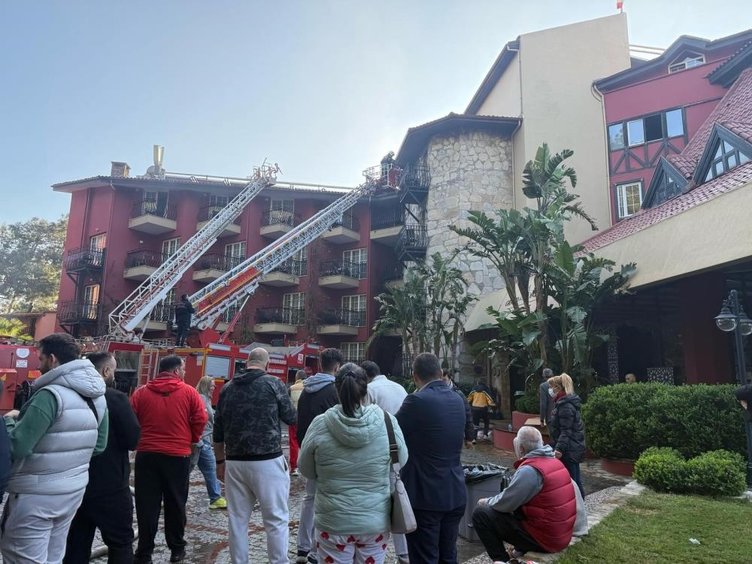 Muğla Marmaris’te otel yangını: Alevler odalara kadar sıçradı! Çok sayıda ekip sevk edildi