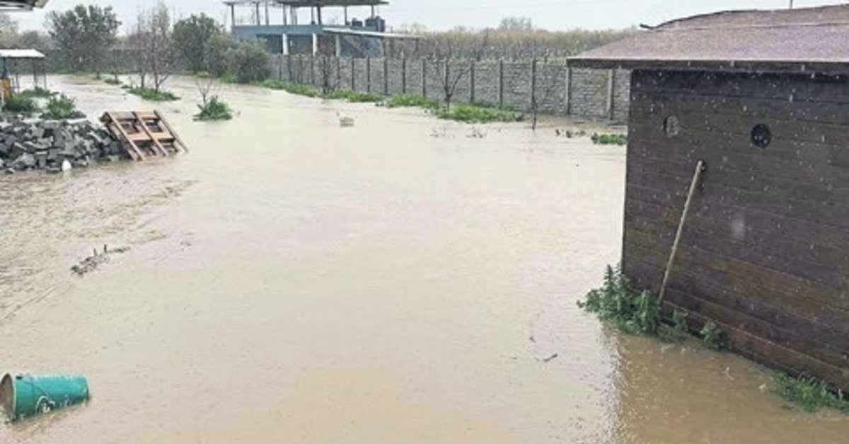 İzmir-Ödemiş yolunu su bastı