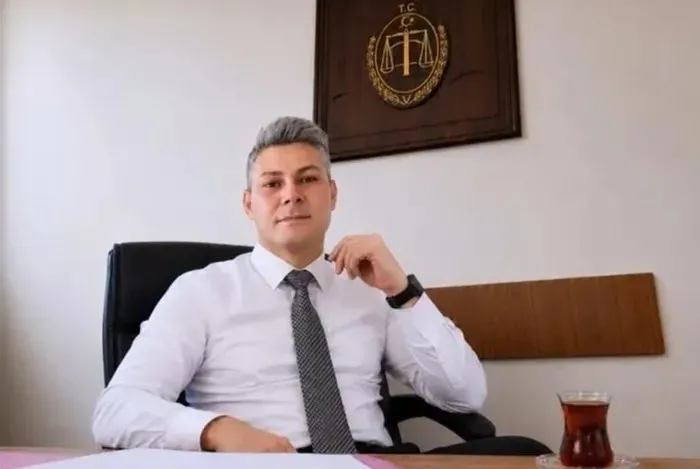 sahte-hakimden-piskin-sozler-hayatimi-yalan-uzerine-kurdum-1785221706997.jpeg