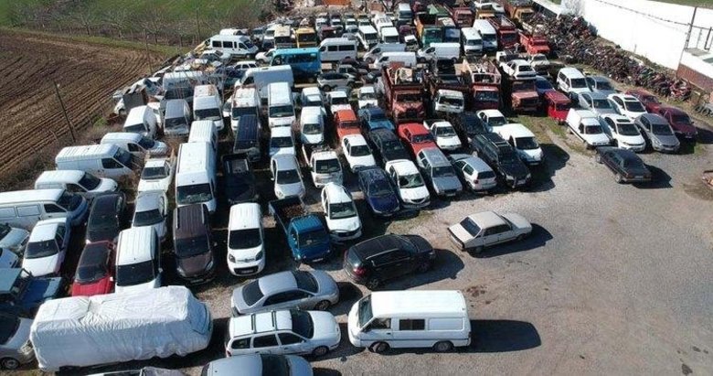 İzmir’de yediemin deposundaki araçların çalındığı iddiası