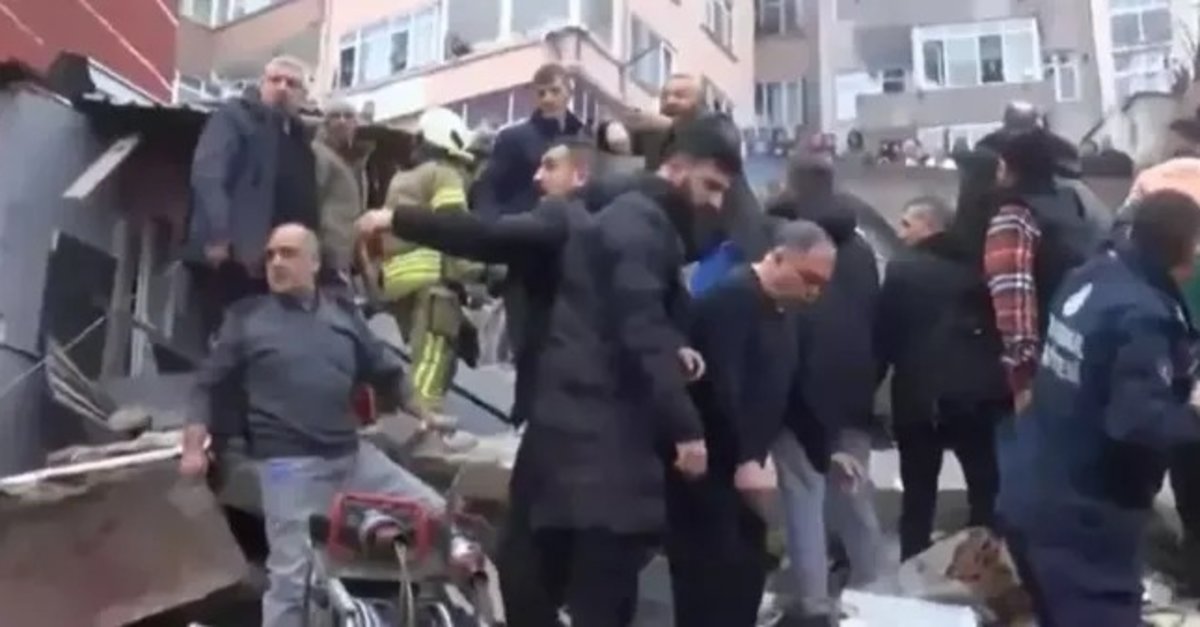 Son dakika: İstanbul Fatih'te 2 bina çöktü