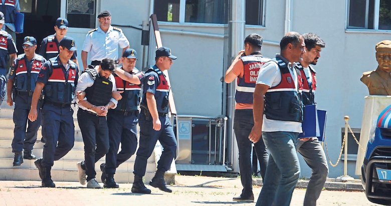 Cinayet silahı bıçak ayçiçeği tarlasından çıktı