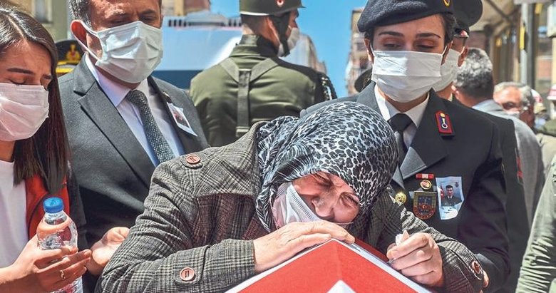 Pençe şehidine gözyaşlarıyla veda