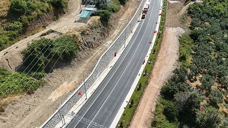 yalova-armutlu-yolunda-yeni-donem-buyuk-acilisa-saatler-kaldi-dev-tasarruf-saglanacak-1784821615628.jpeg