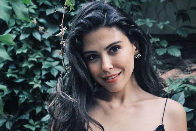 Hakan Sabancı ile adı aşk iddialarına karışan Dilara Aksüyek aşk sorularını yanıtsız bıraktı