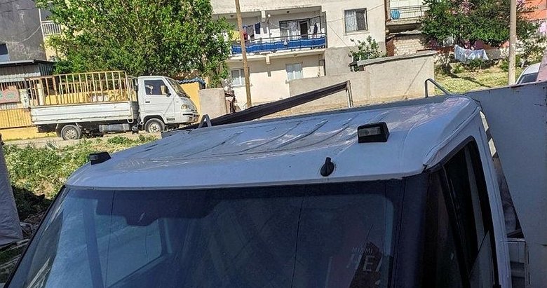 İzmir’de 3 yaşında çocuğun acı sonu! 5. kattan kamyonetin üzerine düşen çocuk hayatını kaybetti