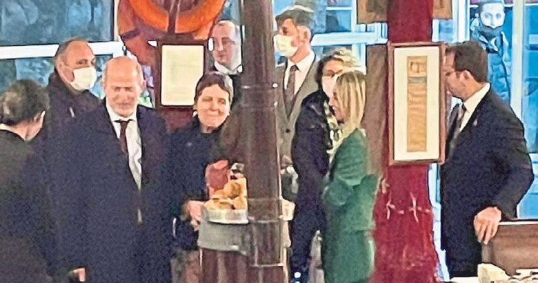 Ekrem İmamoğlu’nun ablası Meral Akşener dayısı ise İngiltere