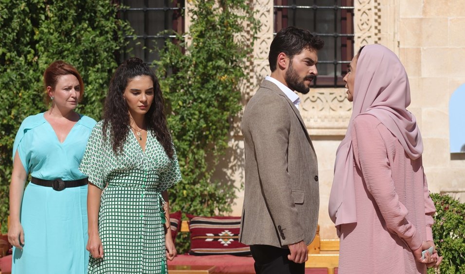 Reyyan Azize Nin Sirlarini Ortaya Cikardi Hercai 18 Bolum Tek Parca Izle