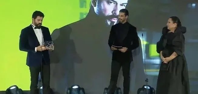 Burak Özçivit GQ Ödül Töreni’nde Gazze’yi unutmadı: Çocukların katledildiği dünyayı kabul etmiyorum!