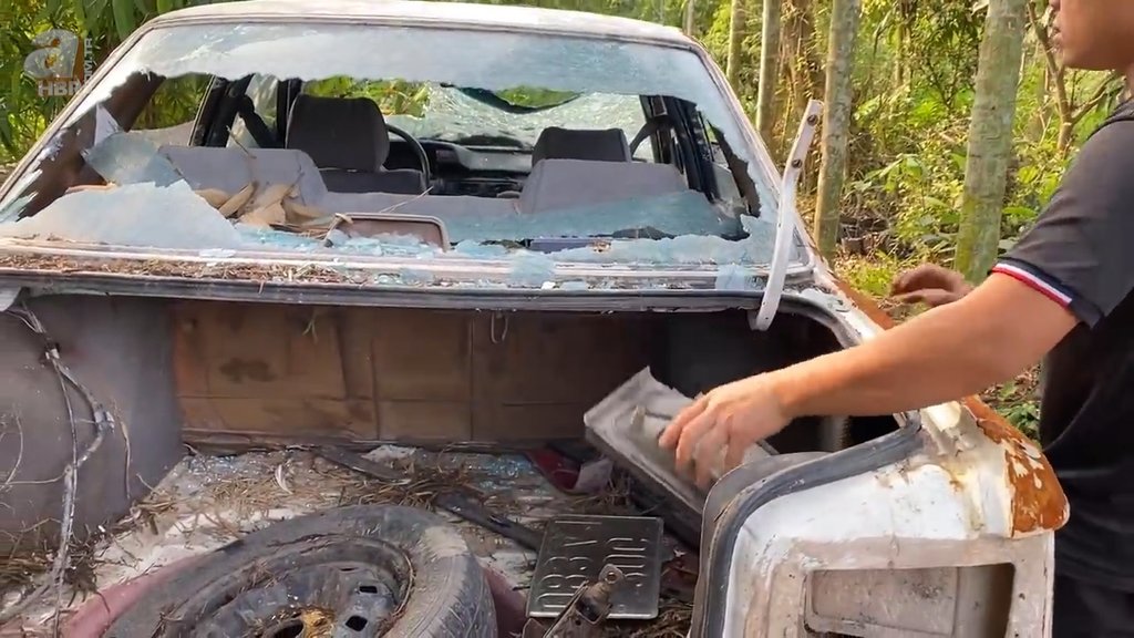 1986 model Toyota Camry marka arabayı hurdadan alıp restore etti!  Her parçasını tek tek elden geçirdi...