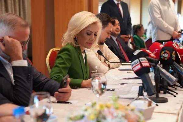 AK Parti İzmir Milletvekili Şebnem Bursalı İZBB’nin Menemen’deki toplu konut projesi için İzmirlileri uyardı