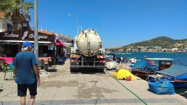 Foça’daki su sorunu vatandaşı canından bezdirdi! İzmir Büyükşehir Belediyesi sorun çözemiyor!