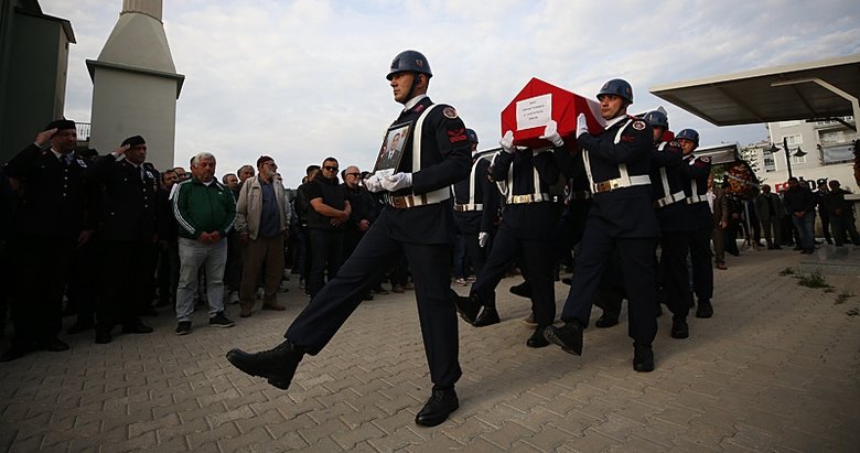 Çanakkale’de emekli astsubay komşusunun kurşunuyla hayatını kaybetti: Askeri törenle toprağa verildi